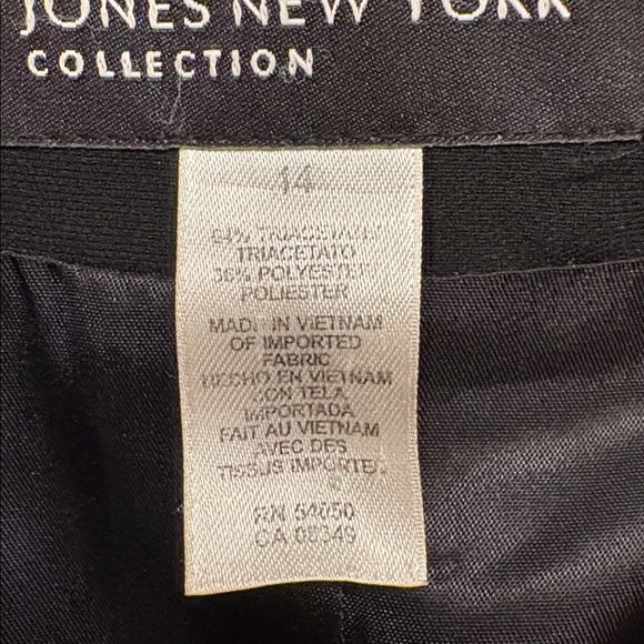 Jones New York size 14 black blazer - Picture 2 of 2